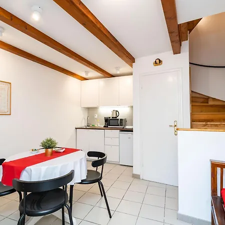 Apartamento Lovely House Othello Next To The Buza *